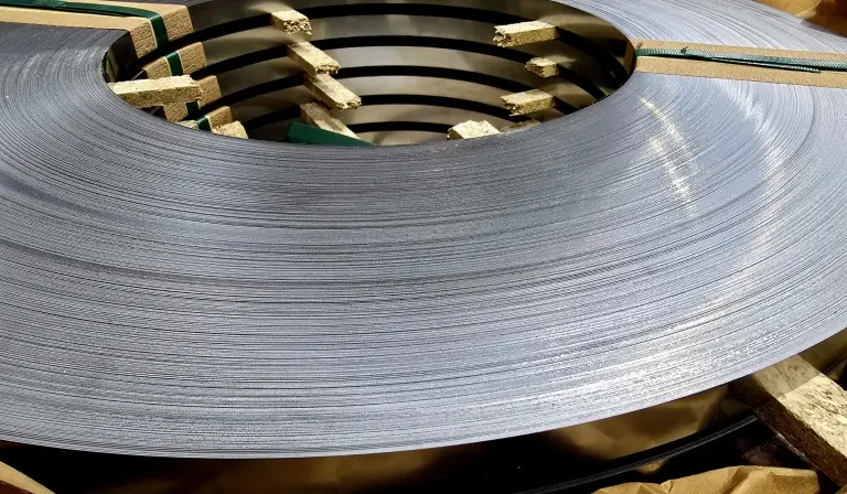 Bandstahl – Ausgangsmaterial für MOZART Klingen