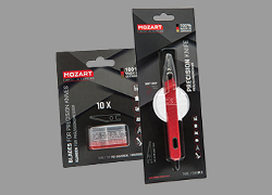Precision knives in blister packaging